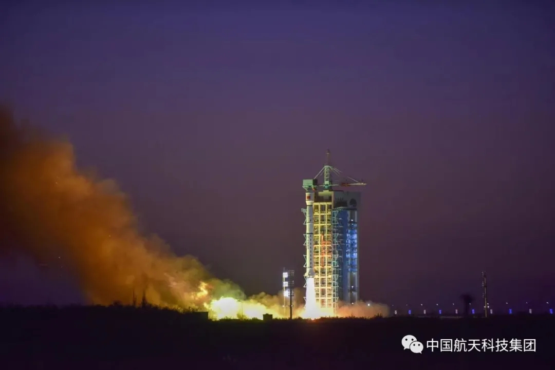 长征火箭第398次发射成功！高分三号02星将与高分三号01星组网运行